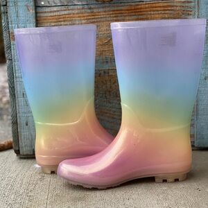 Cat & Jack Rain Boot 
Iridescent rainbow 
Size 6